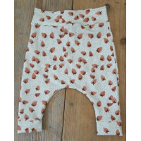 Baggy broekje aardbeitjes