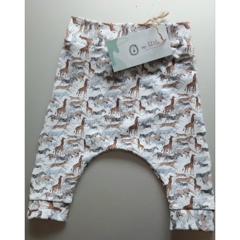 Baggy broekje wit met wilde dieren